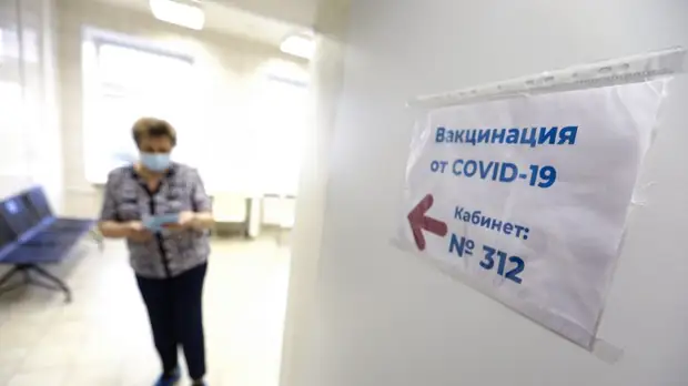 Пожилым россиянам напомнили о важности вакцинации на фоне распространения «омикрона»