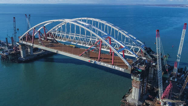 Автомобильная и железнодорожная арки Крымского моста