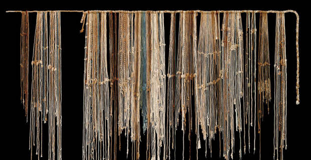 Кипу. Фото взято с сайта: https://www.latinamericanstudies.org/incas/quipu-5.jpg