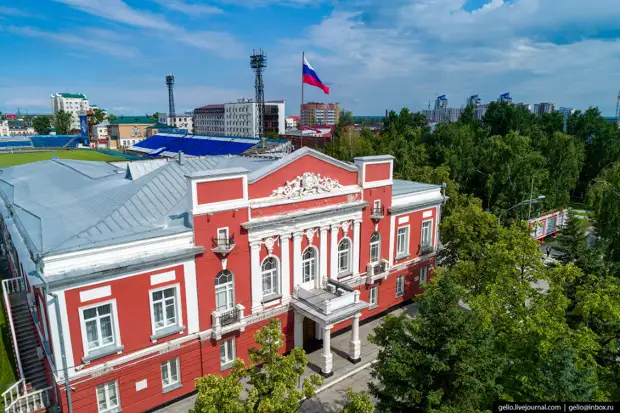Здание администрации Барнаула и городской Думы