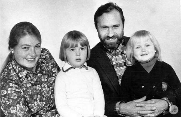 Актрисе Марии Шукшиной исполнилось 52 года: неудачи в браках, конфликты с детьми и другие тайны биографии