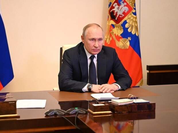 Путин подписал закон, разрешающий взыскивать деньги чиновников