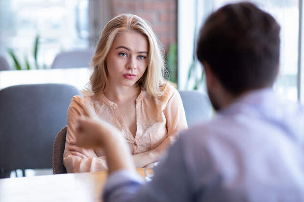 Психолог Королева: при знакомстве важную роль играет первая фраза