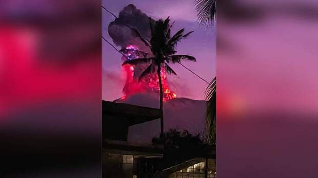 Вулкан Канлаон на Филиппинах выбросил столб пепла на высоту до 5 км