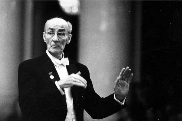 Филармония им. Мравинского отметит день рождения дирижера исполнением Шостаковича