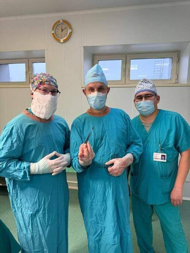 Республика клиник хастаханәсе табиблары махсус операция хәрбиенең бавырыннан ярчык алган