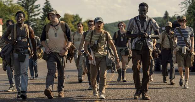 10 фильмов, похожих на «Долгую прогулку», где людям приходится играть по опасным правилам