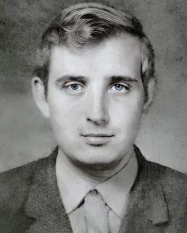 Старший сын Юрия Андропова Владимир. Старший сын Юрия Андропова Владимир.