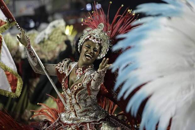 Голые танцы: как в Рио-де-Жанейро празднуют карнавал-2018 в мире, девушки, карнавал, костюм, люди, праздник, рио-де-жанейро, танцы