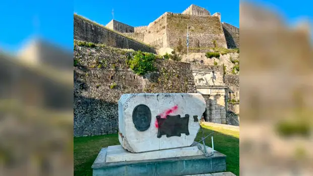 Посольство РФ послало ноту протеста в МИД Греции из-за осквернения памятника адмиралу Ушакову