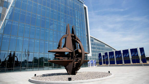 Глава Минобороны Бельгии рассказал о заложенной под НАТО бомбе