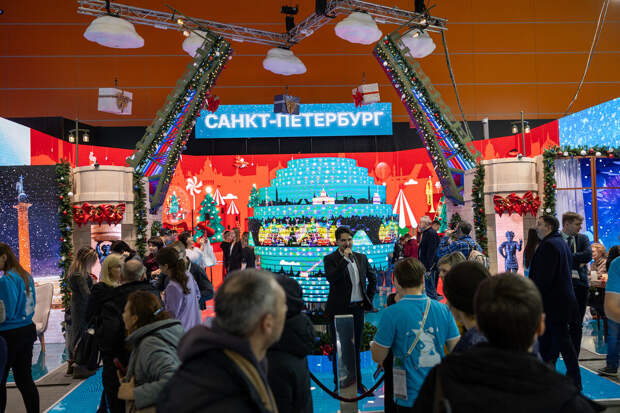 Петербург планирует перенести опыт выставки "Россия" на региональный уровень