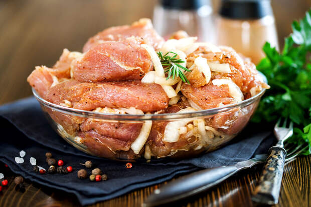 Ветврач Фроленко: мясо в маринаде, лук и чеснок очень опасны для животных