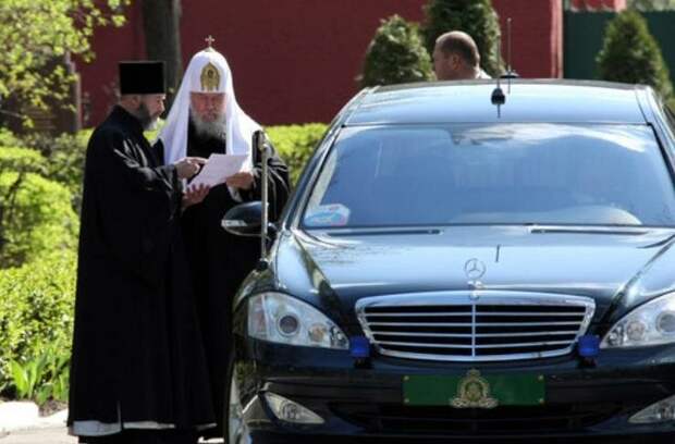 Патриарх Кирилл предпочитает передвигаться на Мерседесе S-класса