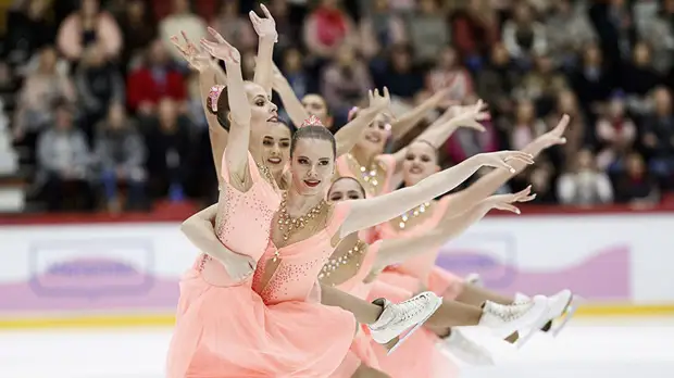 Золото в синхронном катании, рекорд Поповича и защита титулов Ломаченко: события выходных в мире спорта