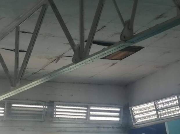 Очередной потолок может рухнуть в одном из зданий в Приморье