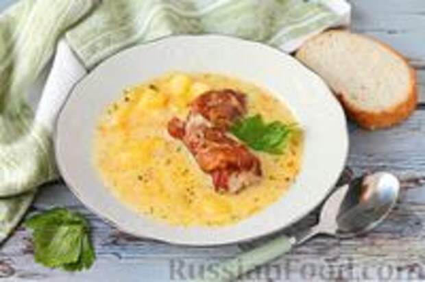 Фото к рецепту: Суп с копчёной курицей и плавленым сыром