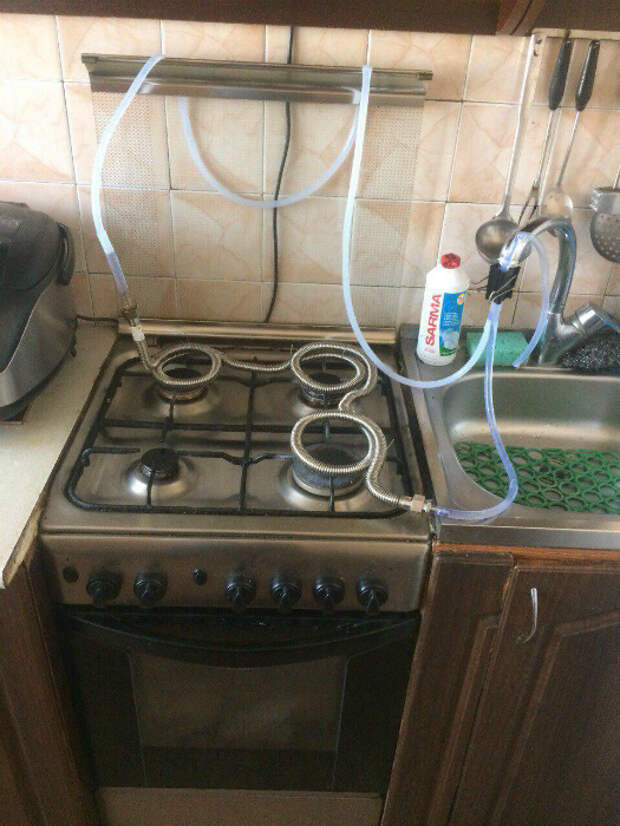 Бюджетный водонагреватель на кухне.