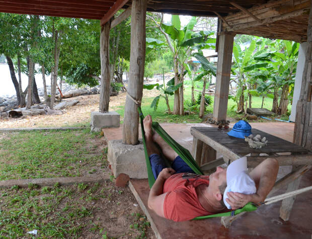 Это я лежу в гамаке на острове Ко Мак. Сабай! Фото автора.