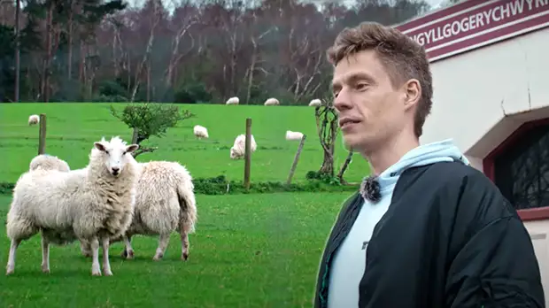 Супергерои вселенной Дудя: школа английского языка среди белых овечек