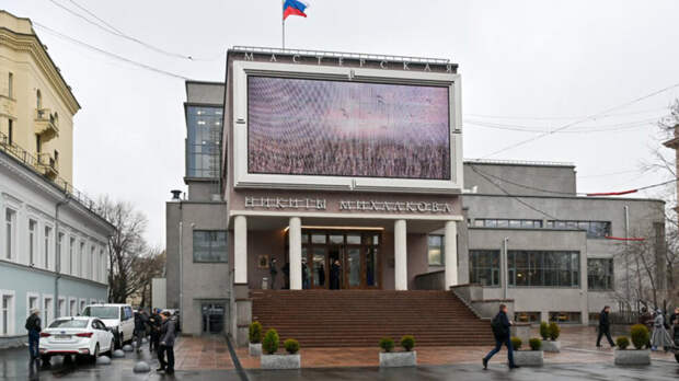 Суд в Москве отменил взыскание с театра Михалкова