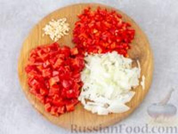 Фото приготовления рецепта: Шакшука с мясным фаршем - шаг №2