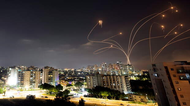 В Израиле заявили о продолжающихся 10 часов ракетных обстрелах из сектора Газа