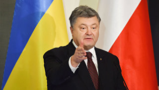 Президент Украины Петр Порошенко выступает во время украинско-польской конференции в Варшаве. 2 декабря 2016 Президент Украины Петр Порошенко выступает во время украинско-польской конференции в Варшаве. 2 декабря 2016