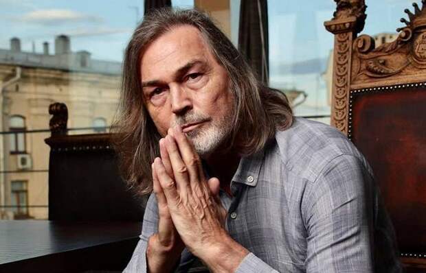 Горькое признание звезды: «Я пропустил самое важное»: 69-летний Никас Сафронов, отец шестерых сыновей, готовится к седьмому ребёнку и судится за наследство