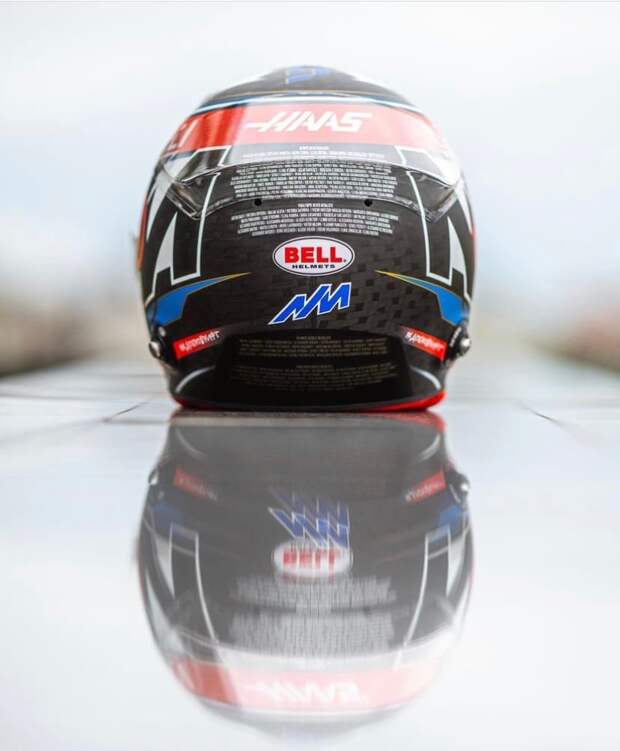 Имена российских Олимпийцев и Паралимпийцев украсили шлем гонщика Формулы-1