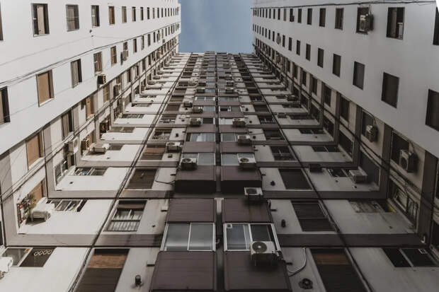 Стало известно, сколько нужно работать ради одного "квадрата" в России