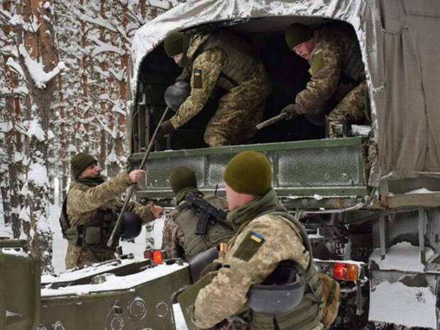 Украинская разведка заявила о переброске Россией в Донбасс танков и боеприпасов