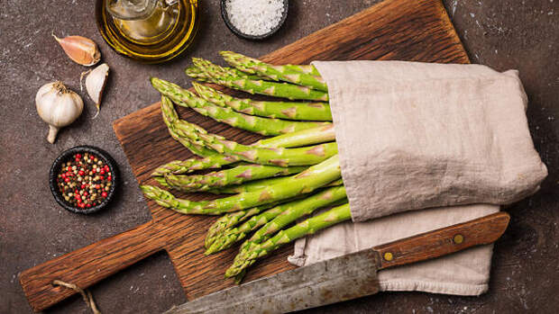 Зеленая спаржа: чем полезна и как ее приготовить для детей