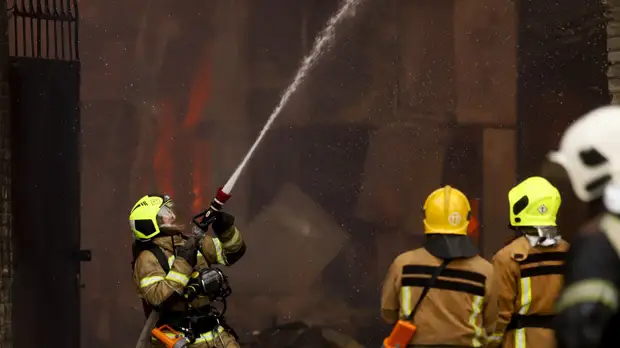 Во Владивостоке в школе произошёл пожар площадью 1500 квадратных метров