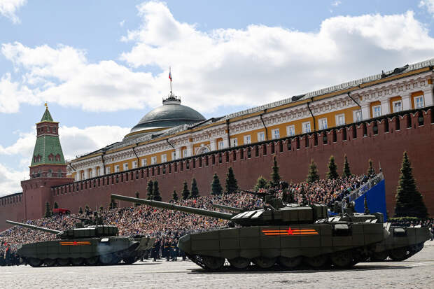 Песков опроверг данные об отмене парада Победы в Москве