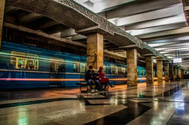 Пассажир упал на рельсы на серой ветке метро Москвы