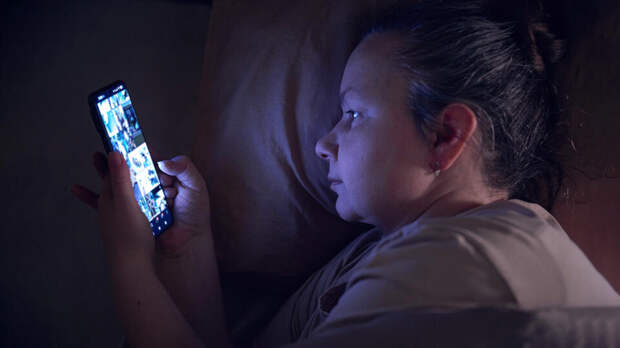 Сомнолог объяснила, почему россияне массово не высыпаются