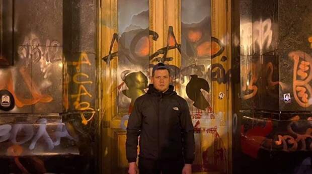 Маляр с цепью. О тех, кто атаковал Офис президента Украины