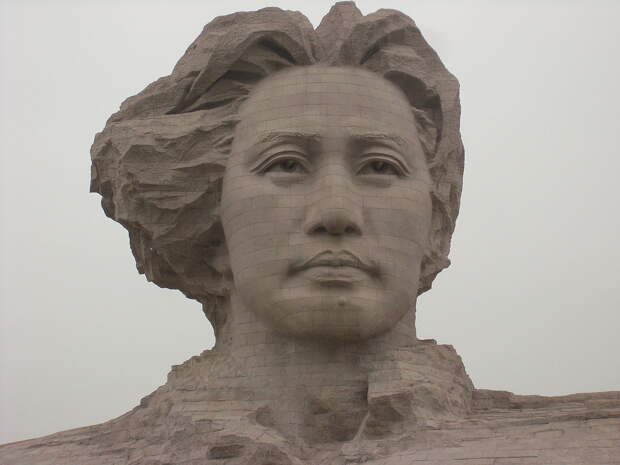 Статуя Председатель Мао.