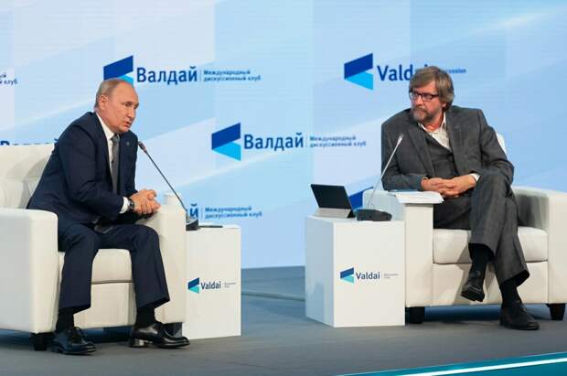 Путин на Валдае, который теперь в Сочи, и какой-то Фёдор, который всё время показывал свою оппозиционность.