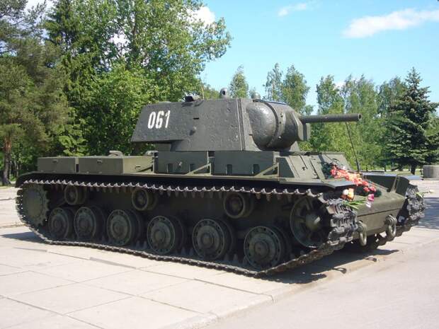 NI: Почему советский танк КВ-1 не смог войти в историю