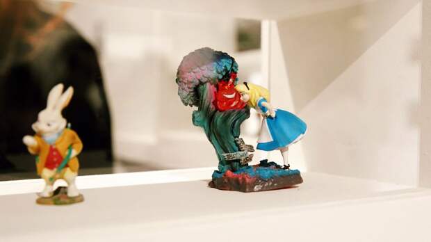 Выставка «Алиса, проснись!»