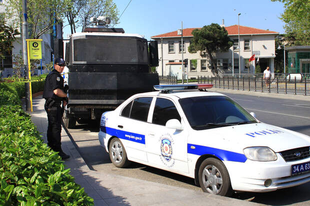 В Стамбуле во время судебного заседания мужчина открыл огонь по бывшей жене