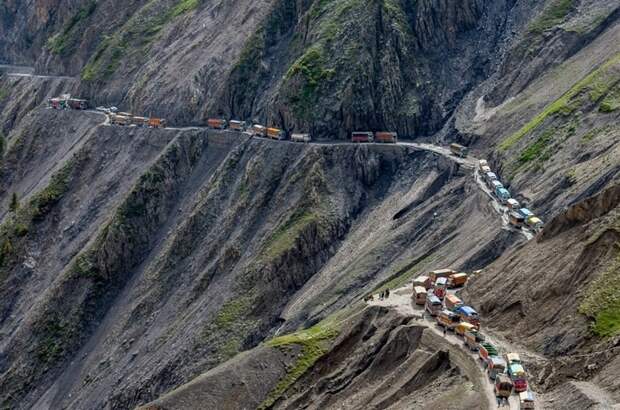 Опасная дорога в Индии (1)