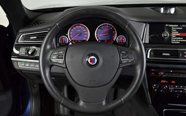 Редчайший седан продают в России: вдвое дороже новой «семерки» BMW