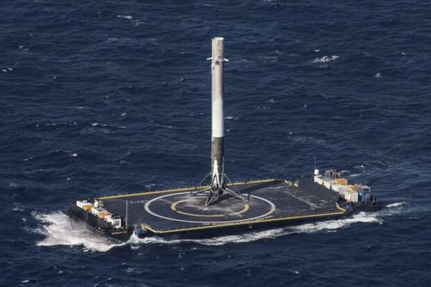 10. Успешная посадка первой ступени ракеты в океане  2016, наука, открытие