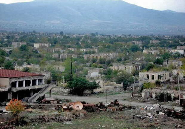 Агдам стал жертвой Азербайджанско-Армянского конфликта за Нагорный Карабах. Город был уничтожен армянскими войсками