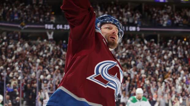 Оформивший хет-трик Ничушкин признан второй звездой дня в НХЛ