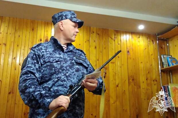 Кировская Росгвардия провела проверку владельцев оружия