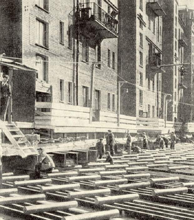 Чтобы сохранить отдельные здания, их решили просто переместить. /Фото: statehistory.ru